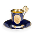 KatNr 746   Große Porträttasse und Untertasse "Friedrich August II., Prinzmitregent von Sachsen und Maria Anna von Bayern”. Meissen. 1830er Jahre.