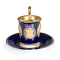 KatNr 746 Große Porträttasse und Untertasse "Friedrich August II., Prinzmitregent von Sachsen und Maria Anna von Bayern”. Meissen. 1830er Jahre.