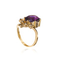 KatNr 896   Floraler Gelbgold-Ring mit Amethyst. 1970er Jahre.
