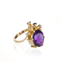 KatNr 896 Floraler Gelbgold-Ring mit Amethyst. 1970er Jahre.
