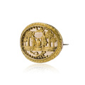 KatNr 824 Gold-Brosche mit Vermählungsszene. Mitte 19. Jh.