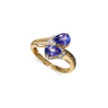 KatNr 895   À-jour- gearbeiteter Gelbgold-Ring mit zwei tropfenförmigen Tansaniten und zehn Brillanten.
