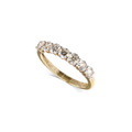 KatNr 874   Gelbgold-Bandring mit sieben Brillanten.