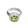 KatNr 887 Weißgold-Ring mit Turmalin und Brillant-Entourage.