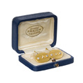KatNr 825   Paar Gold-Manschettenknöpfe mit Diamant-Besatz. Juwelier Hänsch, Dresden. Um 1910.