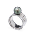 KatNr 927 Tahiti-Perlen-Set mit Sautoir, Armband und Ring. Perlfekt, CZ. 21. Jh.