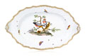 KatNr 608 Seltene Anbietplatte mit Vogel- und Insektenmalerei, Reliefdekor Neuozier. Meissen. Um 1745/1750.