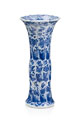 KatNr 733 Bechervase, Gu. China. Quing-Dynastie, wohl Kangxi. 1662–1722.