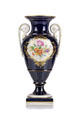 KatNr 619&nbsp;&nbsp; Amphorenvase "Amsterdamer Art" mit Bukettmalerei . Johann Gottfried Dressler und Mitarbeiter für Meissen. 1833– 1836.