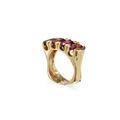 KatNr 627&nbsp;&nbsp; Gelbgold-Ring mit breitem Rhodolitband. Italien.