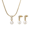 KatNr 635&nbsp;&nbsp; Set aus Collier und Ohrringen mit Perlen.