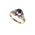 KatNr 633&nbsp;&nbsp; Gelbgold-Ring mit Südsee-Perle und Brillanten.