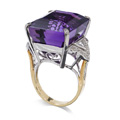 KatNr 608 Gelbgold- und Weißgoldring mit Amethyst-Solitär im Smaragd-Schliff.