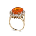 KatNr 631 Gelbgold-Ring mit Feueropal-Solitär.