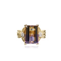 KatNr 819 Breiter Gelbgold-Ring mit zweifarbigem Turmalin-Solitär (ca. 7,2 ct).