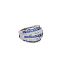 KatNr 791&nbsp;&nbsp; Blau-weiß gestreifter Saphir-Bandring. John C. Rinker, USA.