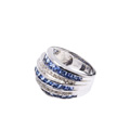KatNr 791 Blau-weiß gestreifter Saphir-Bandring. John C. Rinker, USA.