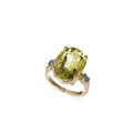KatNr 831&nbsp;&nbsp; Gelbgold-Ring mit großem gelbgrünem Quarz-Solitär.