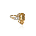 KatNr 820&nbsp;&nbsp; Gelbgold-Ring mit tropfenförmigen Goldberyll (Heliodor)-Solitär (ca. 6,5 ct).