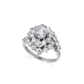 KatNr 780&nbsp;&nbsp; Großer Brillant-Blütenring (ca. 3,3 ct).