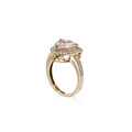 KatNr 812 Éntourage-Ring mit Morganit-Trilliant (ca. 2,3 ct).