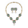 KatNr 752&nbsp;&nbsp; Opulentes Lavallière Gold-Collier und Ohrclips mit Smaragd-Cabochons, Onyx und Brillanten.