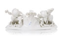 KatNr 855 Seltener großer Spiegel mit reichem plastischen Blüten- und Puttendekor. In der Art von Meissen. Wohl spätes 19. oder early 20th cent.