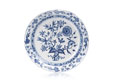 KatNr 826   Seltene, sehr große Schale "Zwiebelmuster". Meissen. Um 1740.