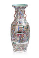 KatNr 948 Sehr große Famille Rose Kanton-Vase. China. Wohl Tongzhi (1861–1874) - Republic Period (1912–1948).