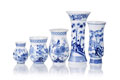 KatNr 839   Fünf Art déco-Vasen mit Päoniendekor sowie Fels- und Vogeldekor. Meissen. Um 1900.