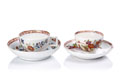 KatNr 823   Koppchen mit Présentoir "Felsenmuster" / Tasse mit Untertasse "Tischchenmuster". Meissen. Um 1740 / 1774– 1814.