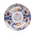 KatNr 942   Sehr großer Imari-Teller. Arita, Japan. Wohl Meiji period (1868–1912).