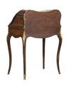 KatNr 914 Damenschreibtisch im Louis-XV-Stil (Sécrétaire-en-pente, Bureau de Dame). Wohl Frankreich. 2. H. 19. Jh. oder early 20th cent.