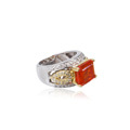 KatNr 902 Ring mit Feueropal-Solitär im Smaragd-Schliff.