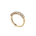 KatNr 874 Gelbgold-Bandring mit sieben Brillanten.