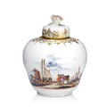 KatNr 602 Teedose mit Kauffahrteiszene. Christian Friedrich Herold (zugeschr. / in der Art von), Meissen. Mid 18th cent.