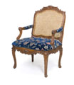 KatNr 711&nbsp;&nbsp; Großer Louis XV-Fauteuil "à la reine". Wohl Frankreich. Mitte 18th cent.