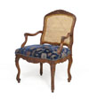 KatNr 712&nbsp;&nbsp; Louis XV-Fauteuil "à la reine". Wohl Frankreich. Mitte 18th cent.