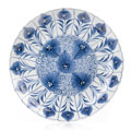 KatNr 735&nbsp;&nbsp; Teller mit Aster-Dekor. China, Qing Dynastie, Kangxi Periode. 1662– 1722.