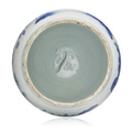 KatNr 692 Blue and white jar and cover with figurative decoration. China. Probably Chongzhen period. Transitional period. 1620-1683.