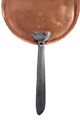 KatNr 677  Große Stielkasserolle mit Deckel aus der welfischen Hofküche. Wohl um 1771–1837.