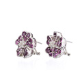 KatNr 648 Paar Blütenohrstecker mit Rubelliten und Diamanten. Sonia B. Designs, New York.