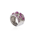 KatNr 610&nbsp;&nbsp; Extravaganter Weißgold-Ring mit Diamant-Mäander und Rubinen. John C. Rinker, USA.
