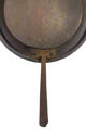 KatNr 672 Zwei Stielkasserollen und ein Deckel aus der welfischen Hofküche. Wohl um 1771–1837.