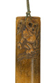 KatNr 696  Kiseruzutsu (Pfeifenfutteral) mit der Darstellung eines Oni. Japan. Wohl späte Meiji period (1868–1912).