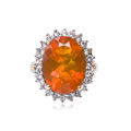 KatNr 631 Gelbgold-Ring mit Feueropal-Solitär.