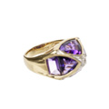 KatNr 800 Außergewöhnlicher Amethyst-Ring mit rippenförmig gekreuzter Goldfassung (ca. 3 ct).