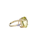 KatNr 831 Gelbgold-Ring mit großem gelbgrünem Quarz-Solitär.