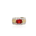 KatNr 818 Gelbgold-Bandring mit floralem Motiv und zentralem Rhodolith.