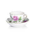 KatNr 700 Mokkaservice "Rote Rose" für sechs Personen. Meissen. Um 1745. Ausformungszeitraum 1974-1978.